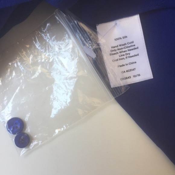 NWT Talbots 100% Silk Long Sleeves Blouse Blue L - Picture 7 of 7
